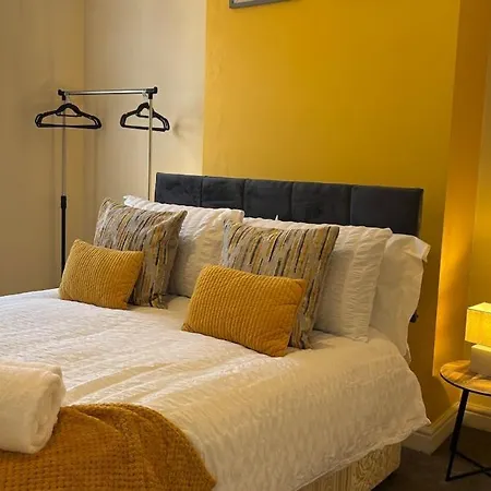 2 Bd House, Near Center * 约克
