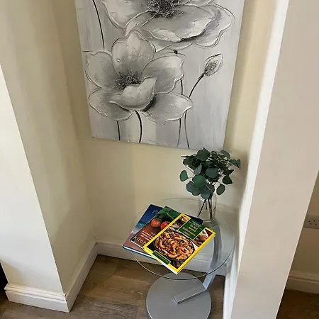 2 Bd House, Near Center York
