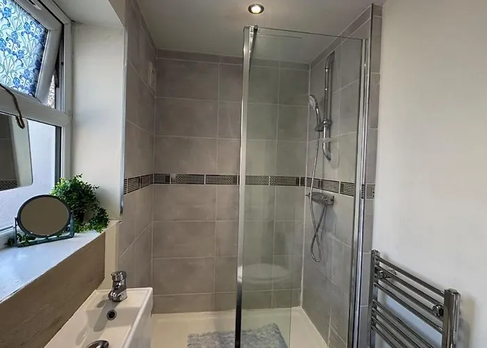 2 Bd House, Near Center * York
