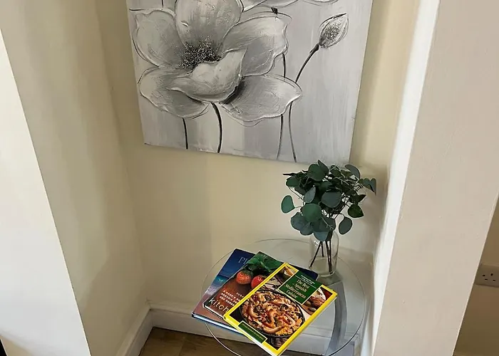 2 Bd House, Near Center York