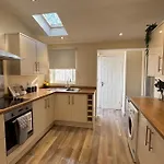 2 Bd House, Near Center Дом отдыха Йорк