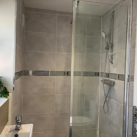 بيت للعطل 2 Bd House, Near Center