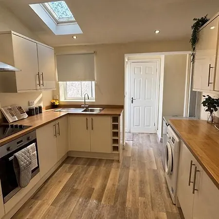 2 Bd House, Near Center يورك